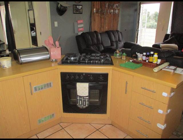 3 BEDROOM TOWNHOUSE FOR SALE IN LANGENHOVENPARK